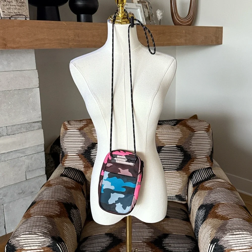 RARE Lululemon Take it On Camo Crossbody Pouch